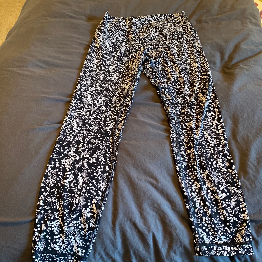 Lululemon Aligns Chirasu Black 6 - Picture 2 of 7